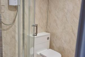 Bathroom 10